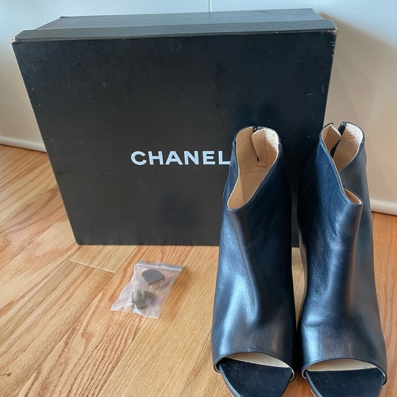 Chanel open toe bootie with cork heel - Picture 8 of 10